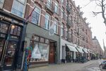 De winkel, gezien richting Van Woustraat.
<br/>
Marcel Westhoff, maart 2016